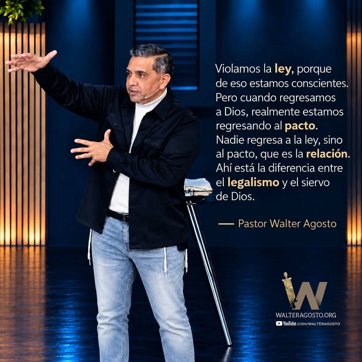 Pastor Walter Agosto enseñando, con su cita sobre el pacto y el legalismo
